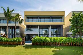 Beachfront Luxury Villa: Your Private Paradise