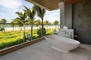 Beachfront Luxury Villa: Your Private Paradise