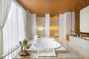 Beachfront Luxury Villa: Your Private Paradise