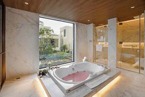 All Inclusive Luxury: Private Beachfront Paradise