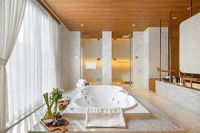 All Inclusive Luxury: Private Beachfront Paradise