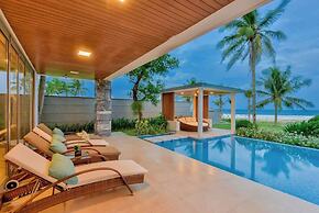 Luxe 6BR Beachfront Villa: Group Getaway Haven