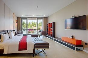 Luxe 6BR Beachfront Villa: Group Getaway Haven