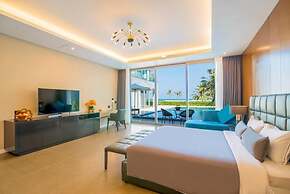 Oceanfront Elegance: 7-br Villa in Luxury Resort