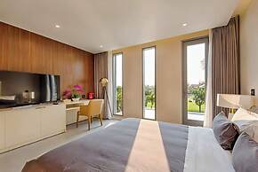 Oceanfront Elegance: 7-br Villa in Luxury Resort