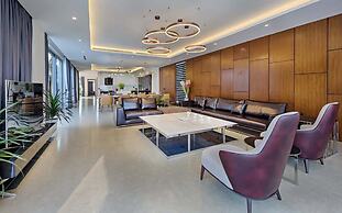 Oceanfront Elegance: 7-br Villa in Luxury Resort