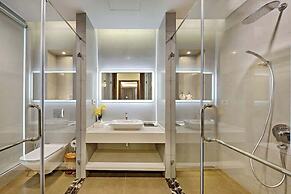 Oceanfront Elegance: 7-br Villa in Luxury Resort