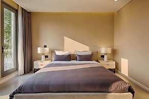 Oceanfront Elegance: 7-br Villa in Luxury Resort