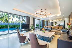 Oceanfront Elegance: 7-br Villa in Luxury Resort