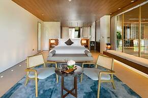 Family Paradise: Where Memories Bloom by the Sea