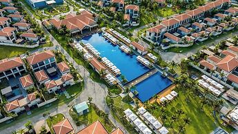 Luxe 3BR Villa: Pool, Breakfast & Housekeeping