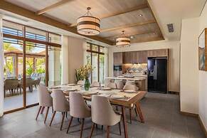 Luxe 3BR Villa: Pool, Breakfast & Housekeeping