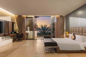 8BR Beachfront Eden: Luxury Events & Getaways