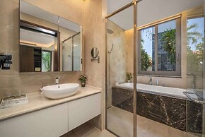 8BR Beachfront Eden: Luxury Events & Getaways