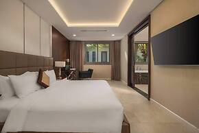 8BR Beachfront Eden: Luxury Events & Getaways