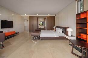 8BR Beachfront Eden: Luxury Events & Getaways