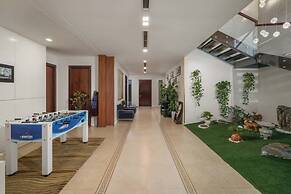 8BR Beachfront Eden: Luxury Events & Getaways