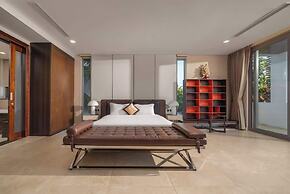 8BR Beachfront Eden: Luxury Events & Getaways