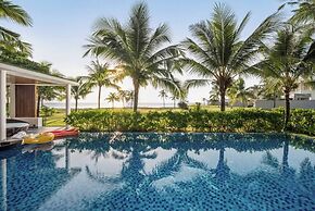 8BR Beachfront Eden: Luxury Events & Getaways