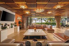 8BR Beachfront Eden: Luxury Events & Getaways