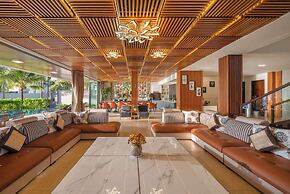 8BR Beachfront Eden: Luxury Events & Getaways