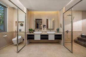 8BR Beachfront Eden: Luxury Events & Getaways