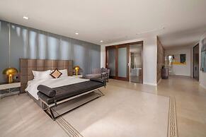 8BR Beachfront Eden: Luxury Events & Getaways