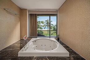 8BR Beachfront Eden: Luxury Events & Getaways