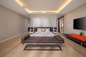 8BR Beachfront Eden: Luxury Events & Getaways