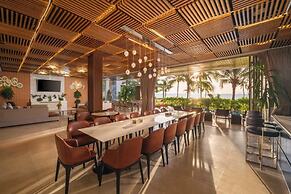 8BR Beachfront Eden: Luxury Events & Getaways