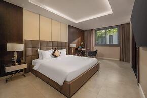 8BR Beachfront Eden: Luxury Events & Getaways