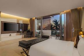 8BR Beachfront Eden: Luxury Events & Getaways