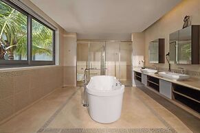 8BR Beachfront Eden: Luxury Events & Getaways