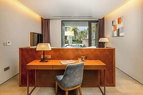 5BR Luxury Villa: Elite Services & Privacy