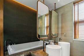 5BR Luxury Villa: Elite Services & Privacy