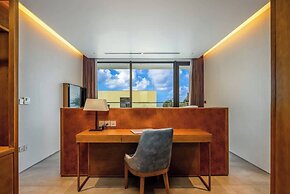 5BR Luxury Villa: Elite Services & Privacy