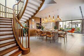 5BR Luxury Villa: Elite Services & Privacy