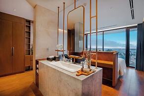 Golfers Paradise: Villa at World-class Course Edge