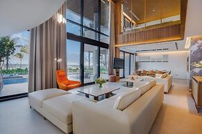 Golfers Paradise: Villa at World-class Course Edge