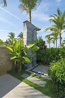 Golfers Paradise: Villa at World-class Course Edge