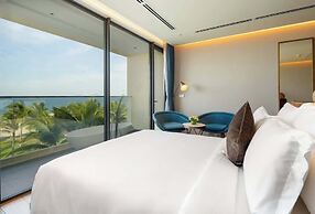 Golfers Paradise: Villa at World-class Course Edge