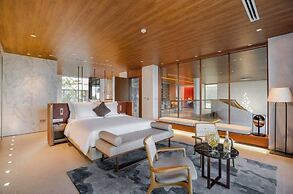 Golfers Paradise: Villa at World-class Course Edge