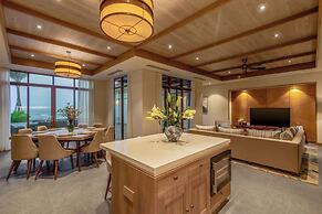 Luxe 5BR Villa: Beachfront Breakfast Pool