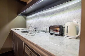 High End Spacious Studio in Soho T105