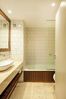 High End Spacious Studio in Soho T105