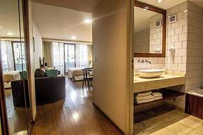 High End Spacious Studio in Soho T105