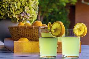 The Magnolia 2 by Avantstay Germantown Balcony