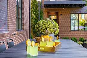 The Magnolia 2 by Avantstay Germantown Balcony