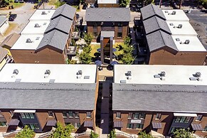 The Magnolia 2 by Avantstay Germantown Balcony