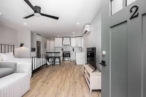 Minutes From Downtown Broadway The Nomad 4